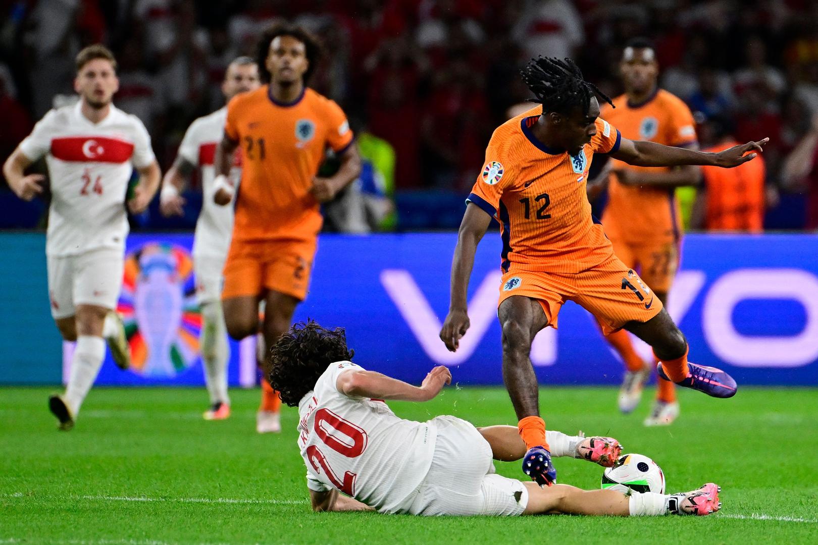 西班牙憾平瑞士-，欧洲杯比赛积分榜位居第二的简单介绍